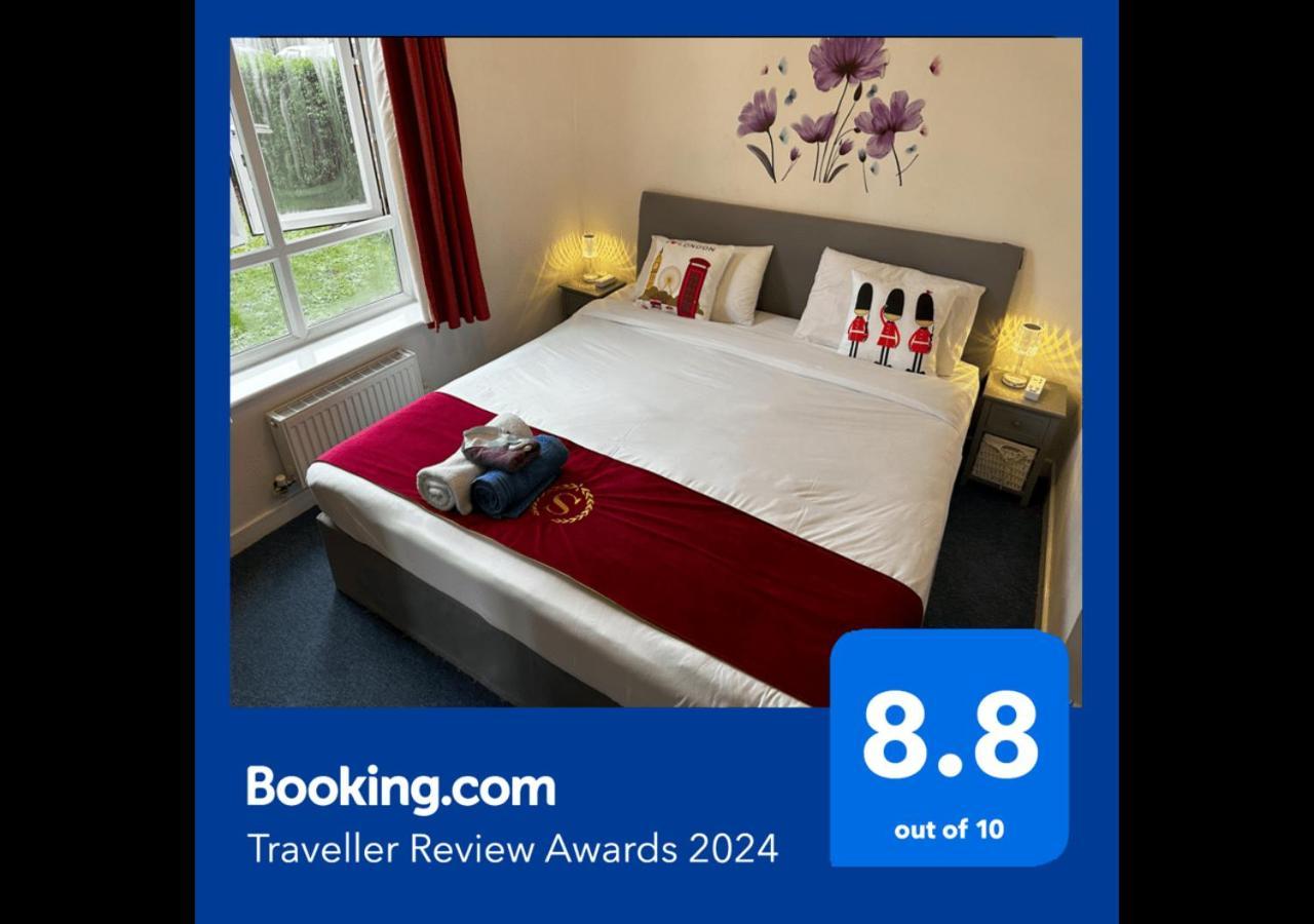 London 2 Bed 2 Bath Apartment Holiday Home - Free Parking - 3Min Walk To The Train Station - 19Min To London Liverpool Street 5Min To Victoria Line 1Gb Broadband Super Fast Internet Ground Floor 100S Of Shops Restaurants Bakeries 24-Hour Asda Superst Kültér fotó