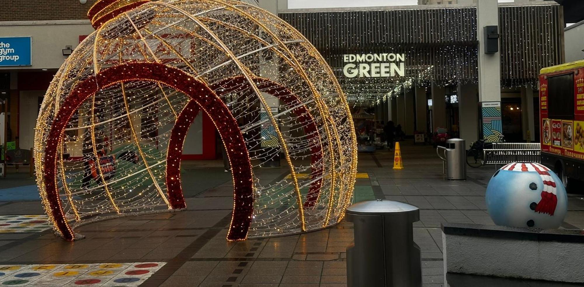 London 2 Bed 2 Bath Apartment Holiday Home - Free Parking - 3Min Walk To The Train Station - 19Min To London Liverpool Street 5Min To Victoria Line 1Gb Broadband Super Fast Internet Ground Floor 100S Of Shops Restaurants Bakeries 24-Hour Asda Superst Kültér fotó