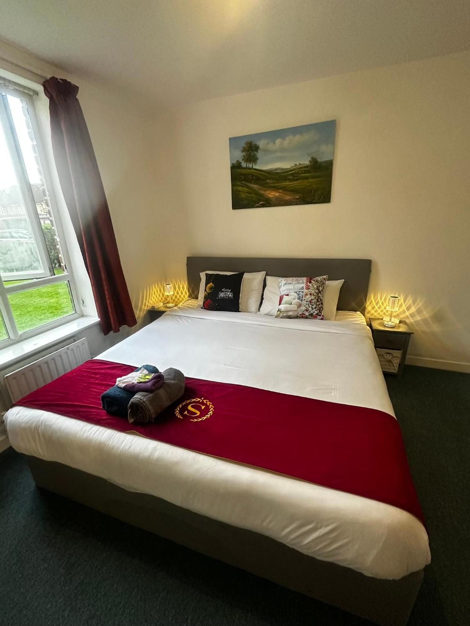London 2 Bed 2 Bath Apartment Holiday Home - Free Parking - 3Min Walk To The Train Station - 19Min To London Liverpool Street 5Min To Victoria Line 1Gb Broadband Super Fast Internet Ground Floor 100S Of Shops Restaurants Bakeries 24-Hour Asda Superst Kültér fotó