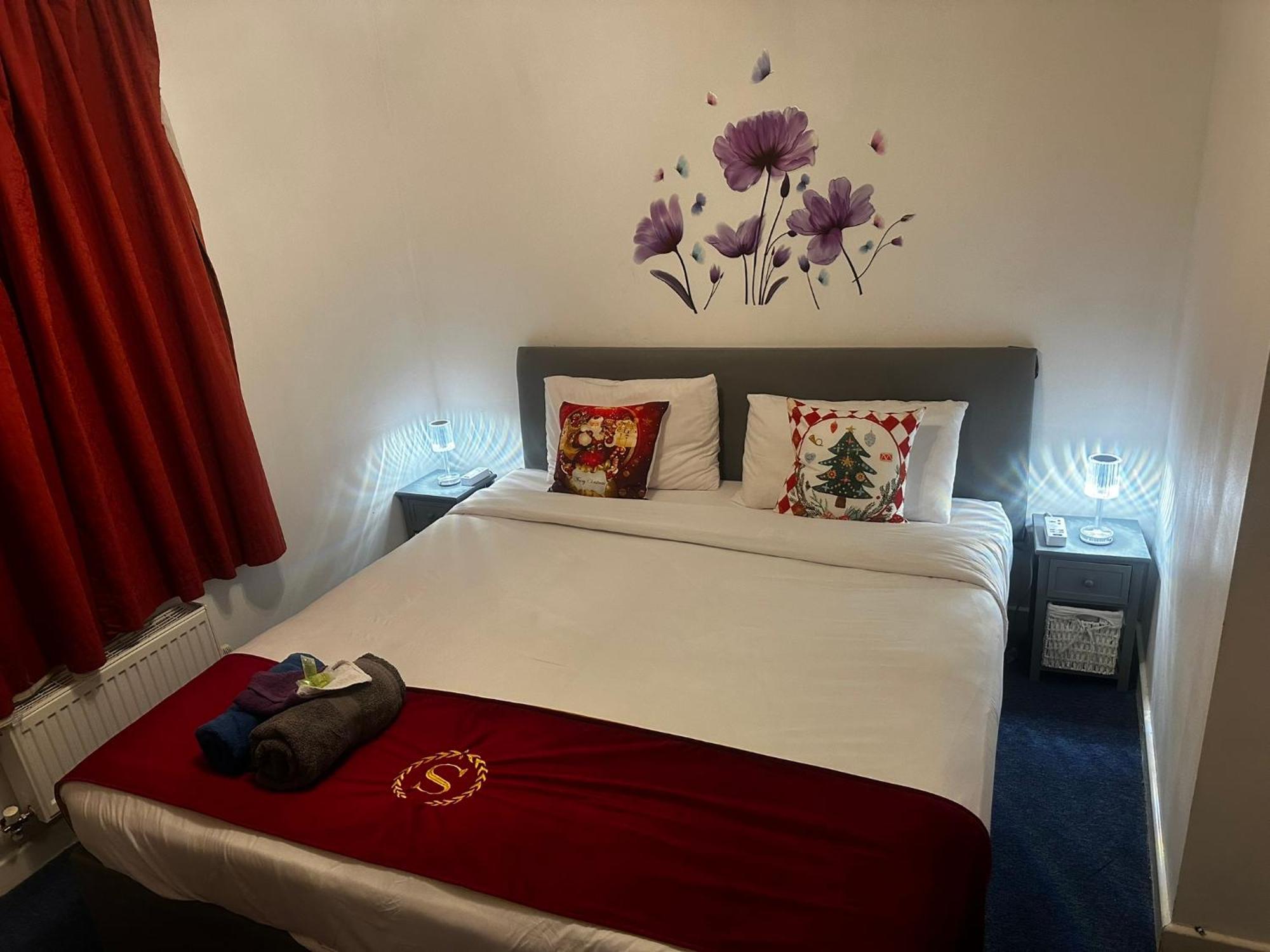 London 2 Bed 2 Bath Apartment Holiday Home - Free Parking - 3Min Walk To The Train Station - 19Min To London Liverpool Street 5Min To Victoria Line 1Gb Broadband Super Fast Internet Ground Floor 100S Of Shops Restaurants Bakeries 24-Hour Asda Superst Kültér fotó