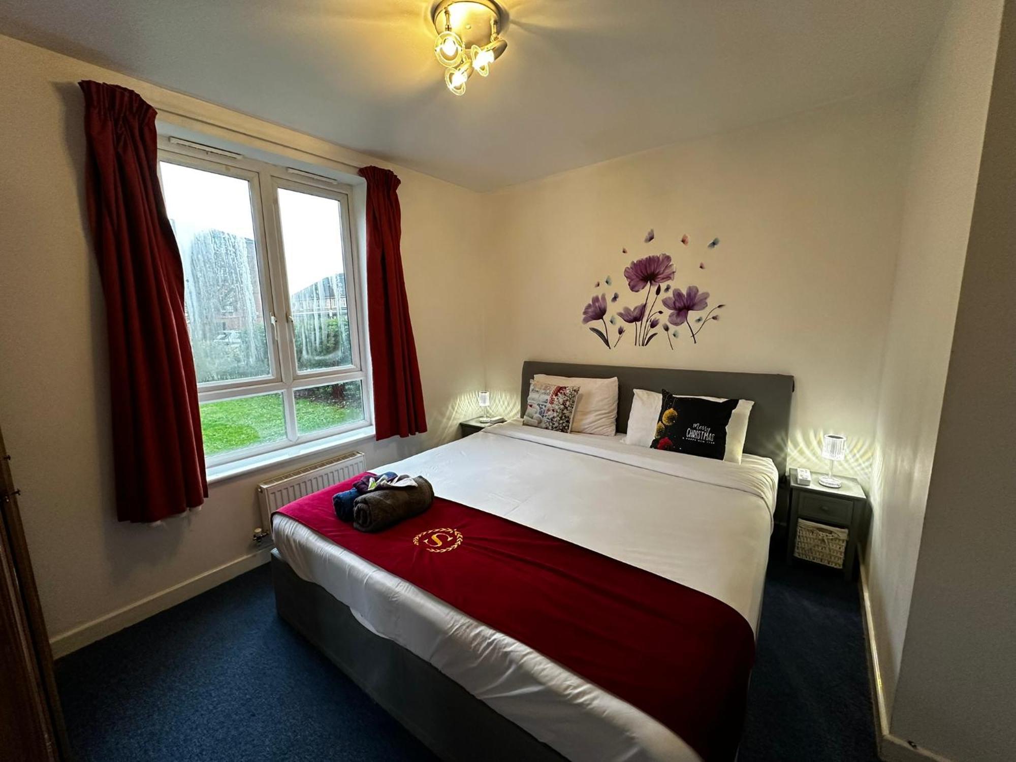 London 2 Bed 2 Bath Apartment Holiday Home - Free Parking - 3Min Walk To The Train Station - 19Min To London Liverpool Street 5Min To Victoria Line 1Gb Broadband Super Fast Internet Ground Floor 100S Of Shops Restaurants Bakeries 24-Hour Asda Superst Kültér fotó