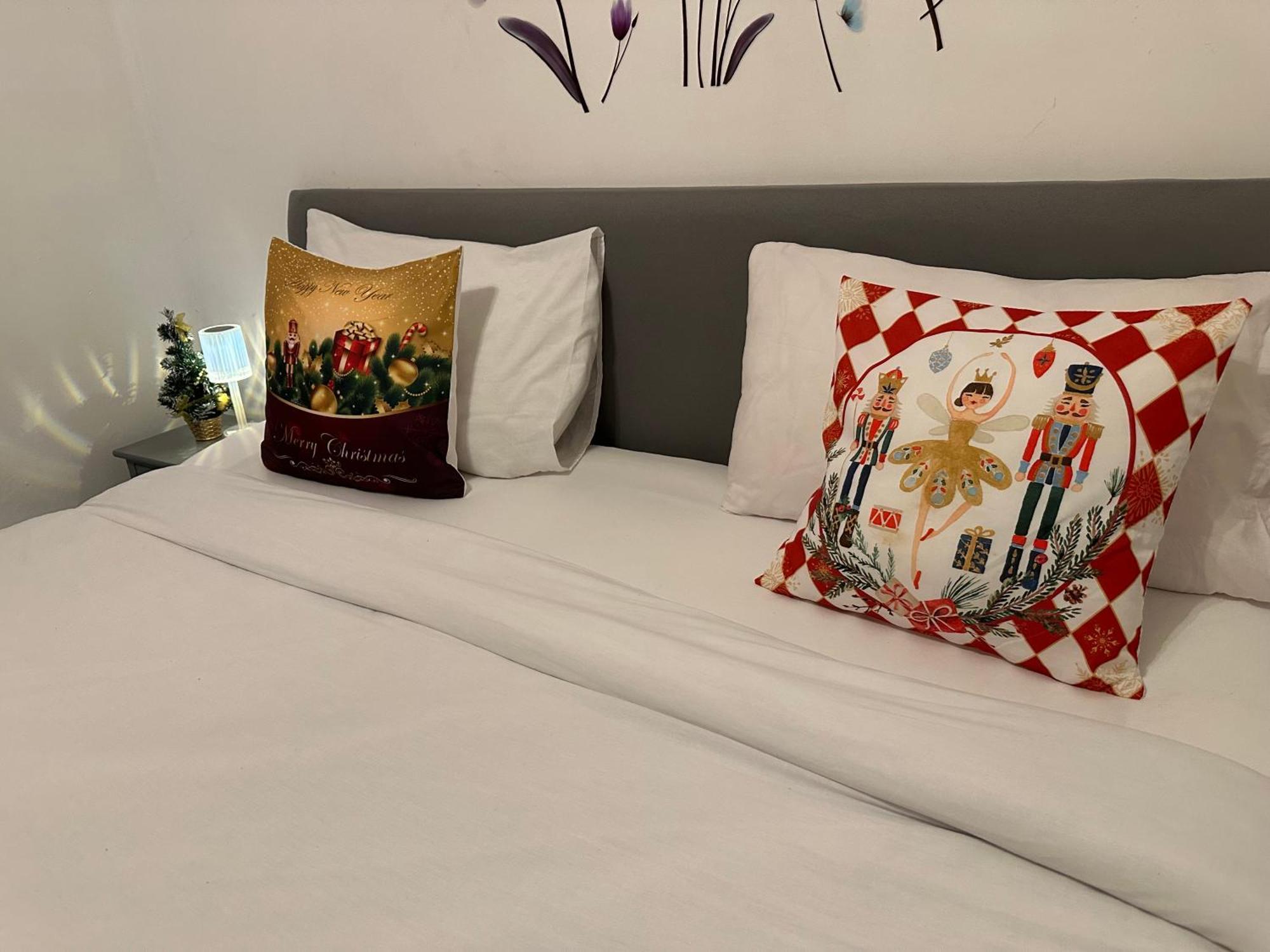 London 2 Bed 2 Bath Apartment Holiday Home - Free Parking - 3Min Walk To The Train Station - 19Min To London Liverpool Street 5Min To Victoria Line 1Gb Broadband Super Fast Internet Ground Floor 100S Of Shops Restaurants Bakeries 24-Hour Asda Superst Kültér fotó