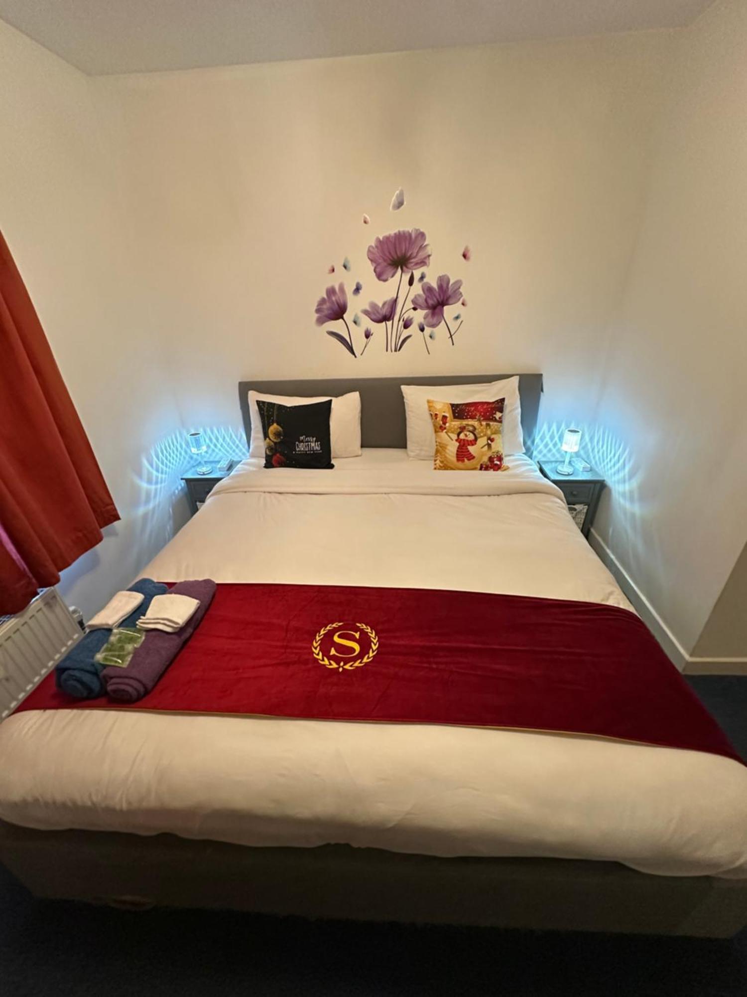 London 2 Bed 2 Bath Apartment Holiday Home - Free Parking - 3Min Walk To The Train Station - 19Min To London Liverpool Street 5Min To Victoria Line 1Gb Broadband Super Fast Internet Ground Floor 100S Of Shops Restaurants Bakeries 24-Hour Asda Superst Kültér fotó