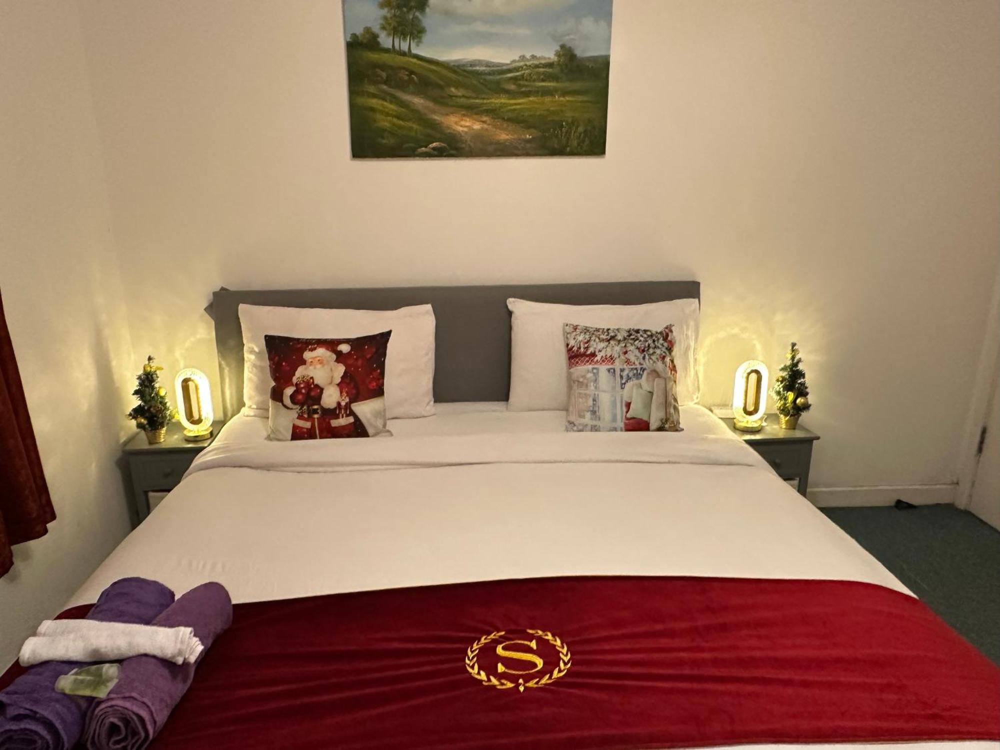 London 2 Bed 2 Bath Apartment Holiday Home - Free Parking - 3Min Walk To The Train Station - 19Min To London Liverpool Street 5Min To Victoria Line 1Gb Broadband Super Fast Internet Ground Floor 100S Of Shops Restaurants Bakeries 24-Hour Asda Superst Kültér fotó