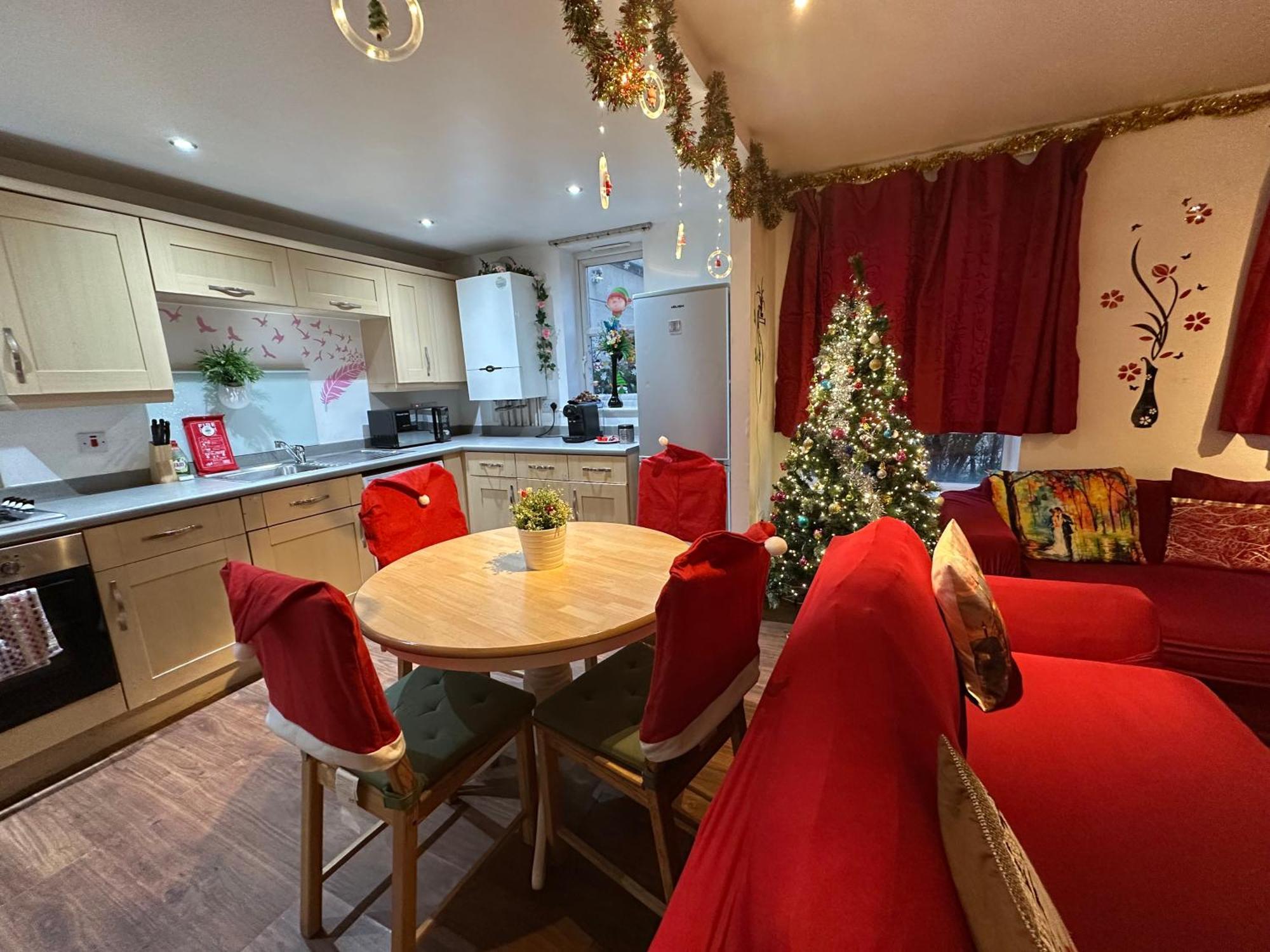 London 2 Bed 2 Bath Apartment Holiday Home - Free Parking - 3Min Walk To The Train Station - 19Min To London Liverpool Street 5Min To Victoria Line 1Gb Broadband Super Fast Internet Ground Floor 100S Of Shops Restaurants Bakeries 24-Hour Asda Superst Kültér fotó